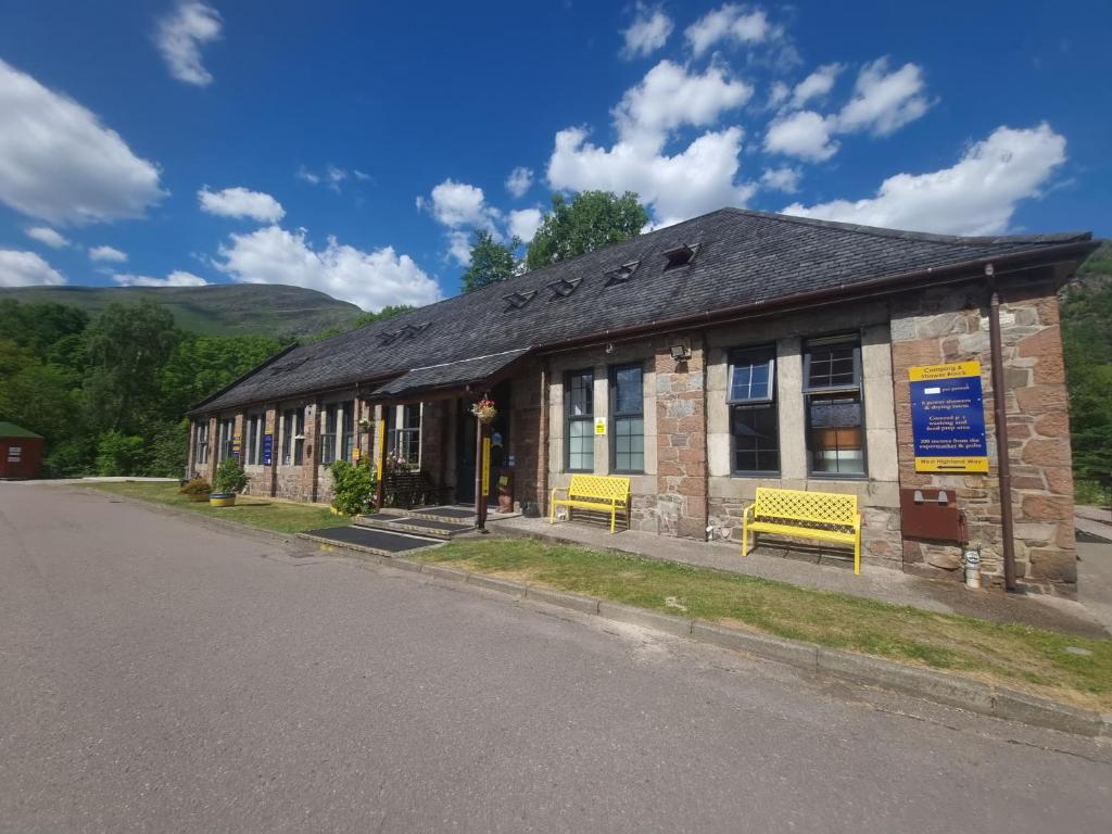 Nespecifikovaný výhled na hory nebo výhled na hory při pohledu z hostelu