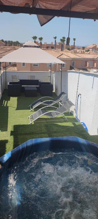 Basen w obiekcie luxury homes penthouse con jacuzzi vera, garrucha,mojacar lub w pobliżu