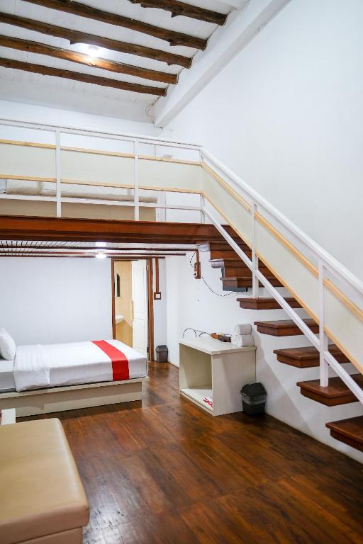 Postel nebo postele na pokoji v ubytování Jawa Dwipa Heritage Resort