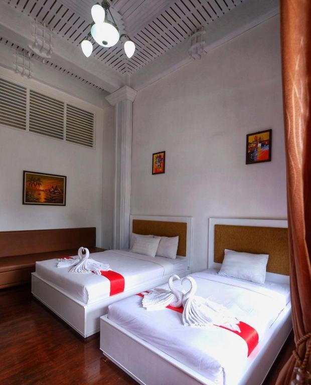 Postel nebo postele na pokoji v ubytování Jawa Dwipa Heritage Resort