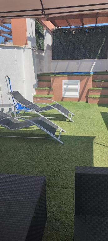 a rendering of a backyard with a altán w obiekcie luxury homes penthouse con jacuzzi vera, garrucha,mojacar w mieście Vera