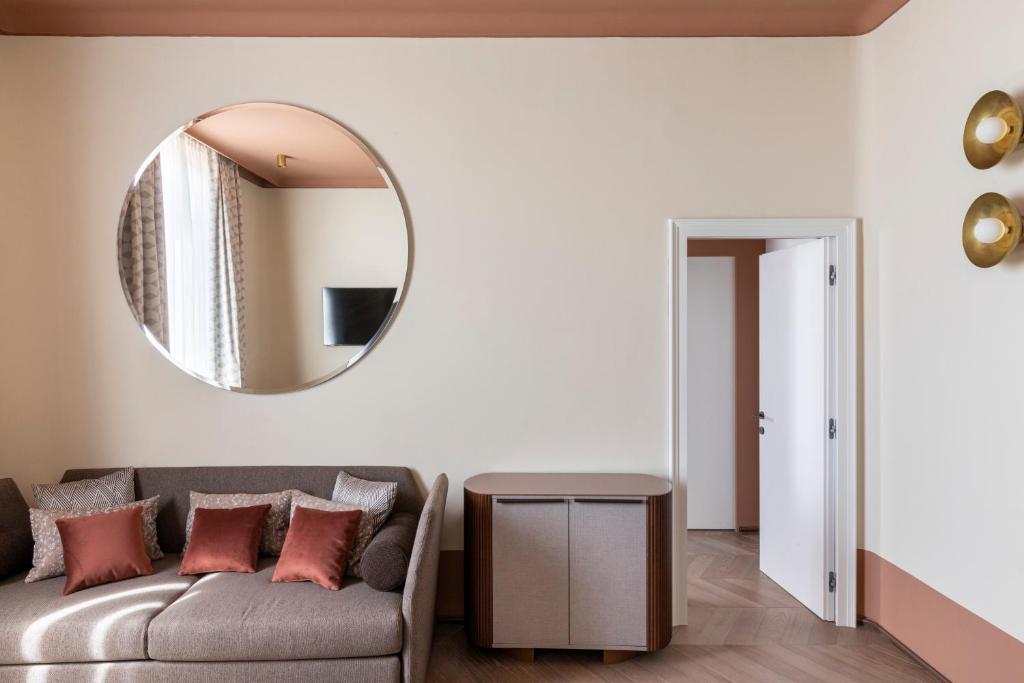 Posezení v ubytování Palazzo Velabro, a Member of Design Hotels