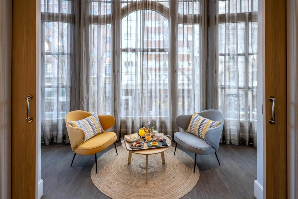 A seating area at Hotel SERHS Rivoli Rambla