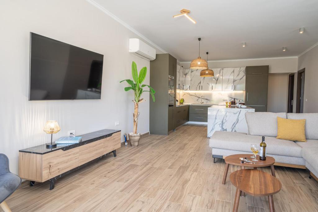 TV a/nebo společenská místnost v ubytování Maria Seaside Apartment
