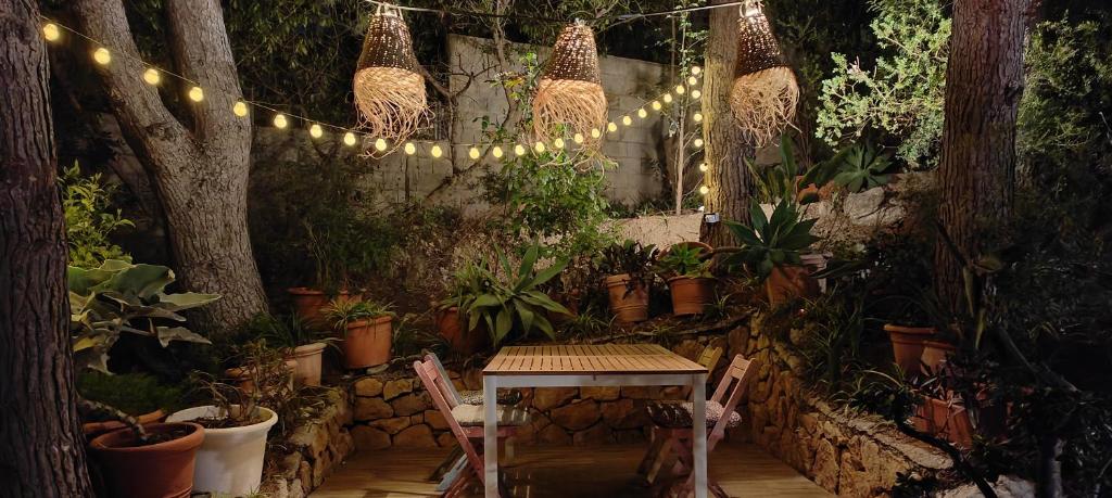 a garden with a table and a string of lights at Villa Altea Original Industrial Vistas Panorámicas in Altea
