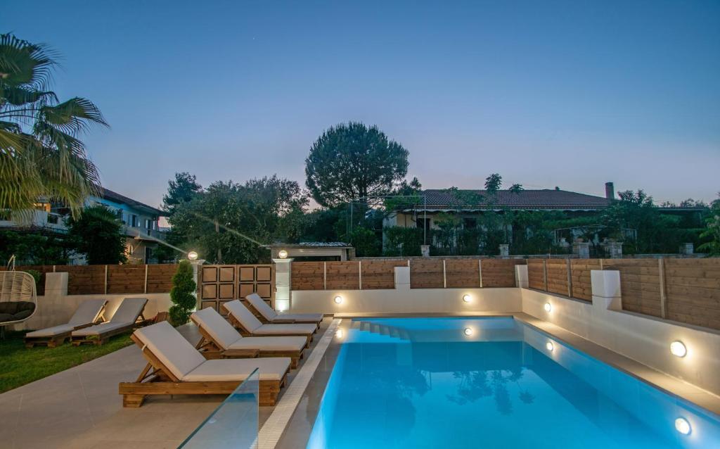 Kozanos Suites with Private Pool - Four-Bedroom House