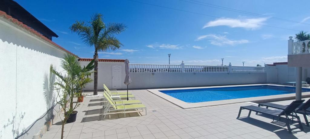 Bazén v ubytovaní PMT 27 - Villa Chaparral-Torrevieja with view - Huge Privat Pool alebo v jeho blízkosti
