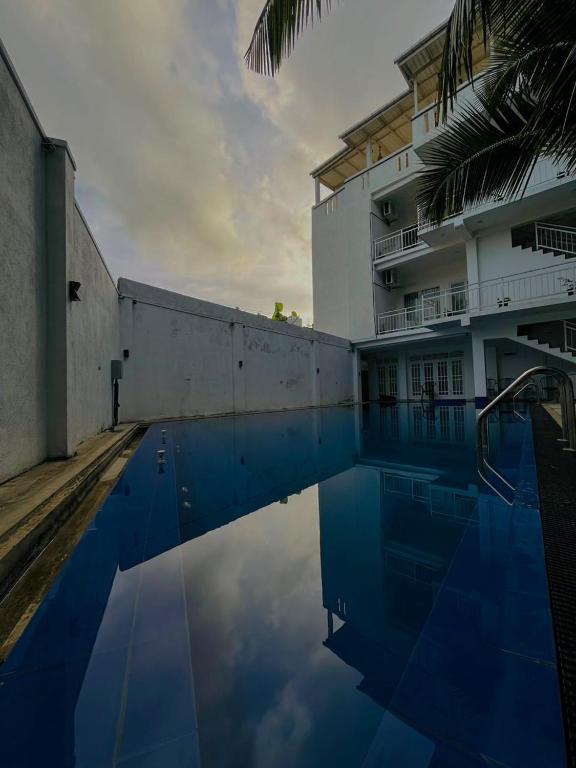 Kolam renang di atau dekat dengan Sunset Sands