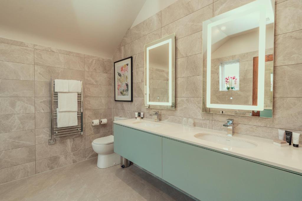 Koupelna v ubytování Cavan Crystal Hotel