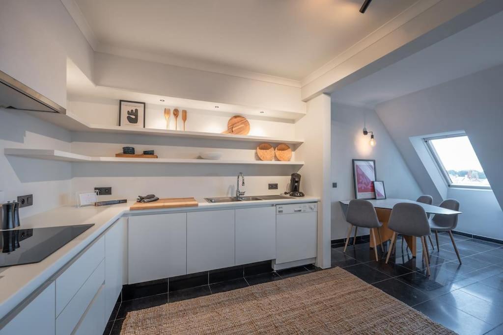 Kuchyň nebo kuchyňský kout v ubytování Morgenzon luxueus appartement