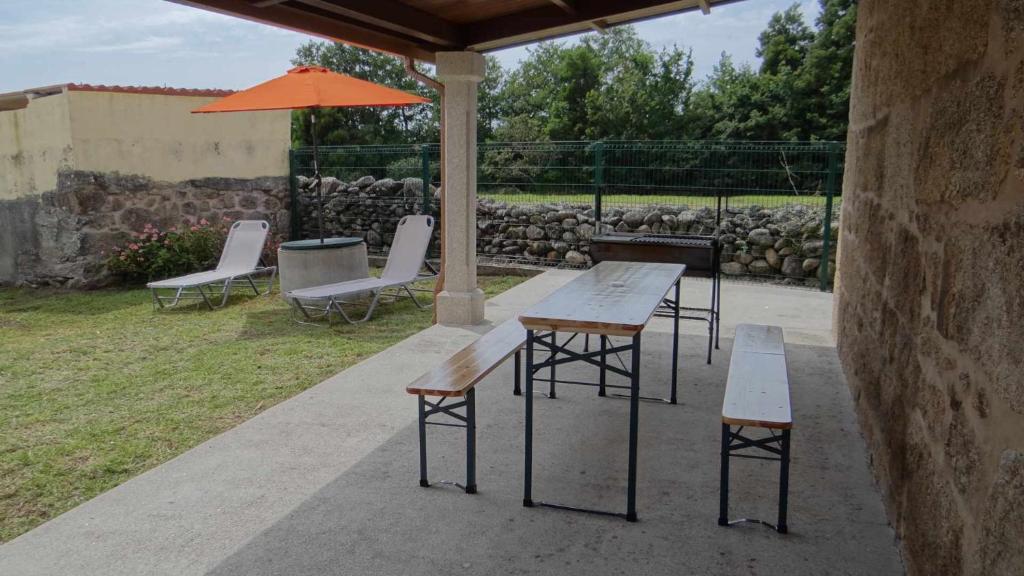 Zahrada ubytování Cuberto Darriba Casa restaurada en Canedo