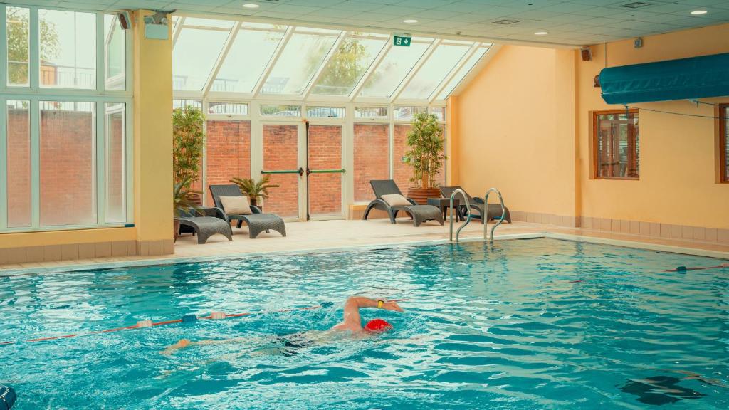 Bazén v ubytování Cavan Crystal Hotel nebo v jeho okolí