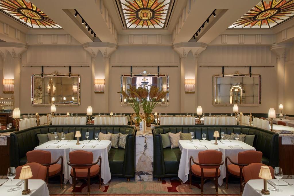 Restaurace v ubytování Claridge's, Maybourne