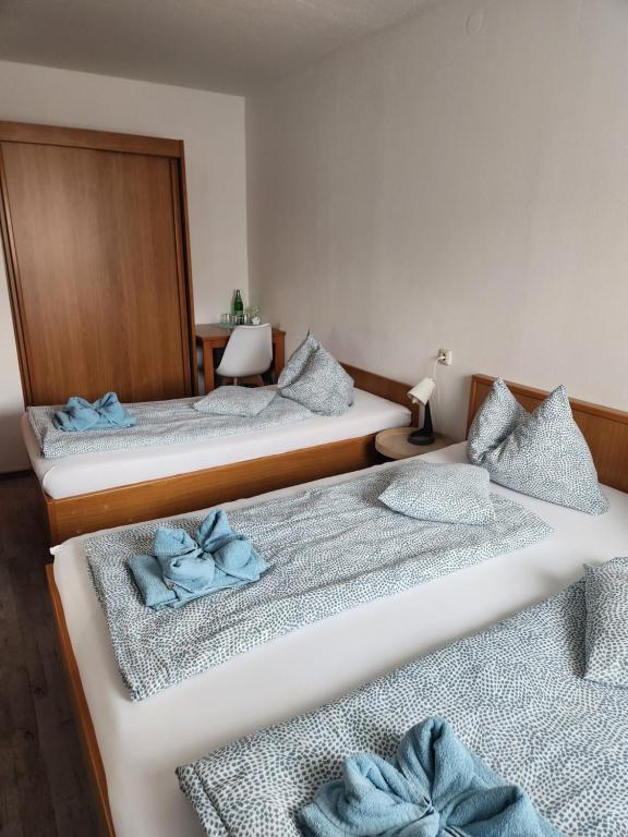 Postel nebo postele na pokoji v ubytování Mainstern Hotel