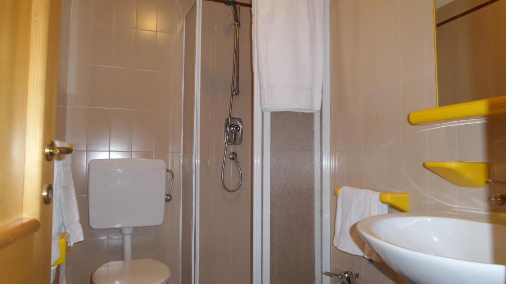 Koupelna v ubytování Albergo Ristorante K2
