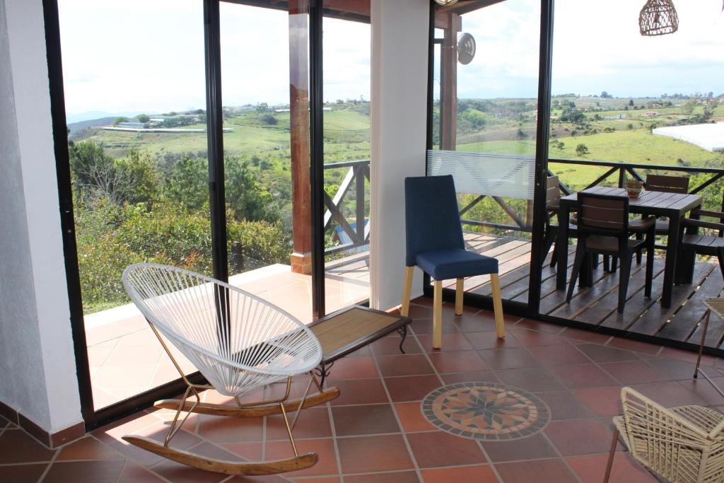 Balkón nebo terasa v ubytování Mesa De los Santos, Balcones De los Santos Cabaña Lounge Eucalipto
