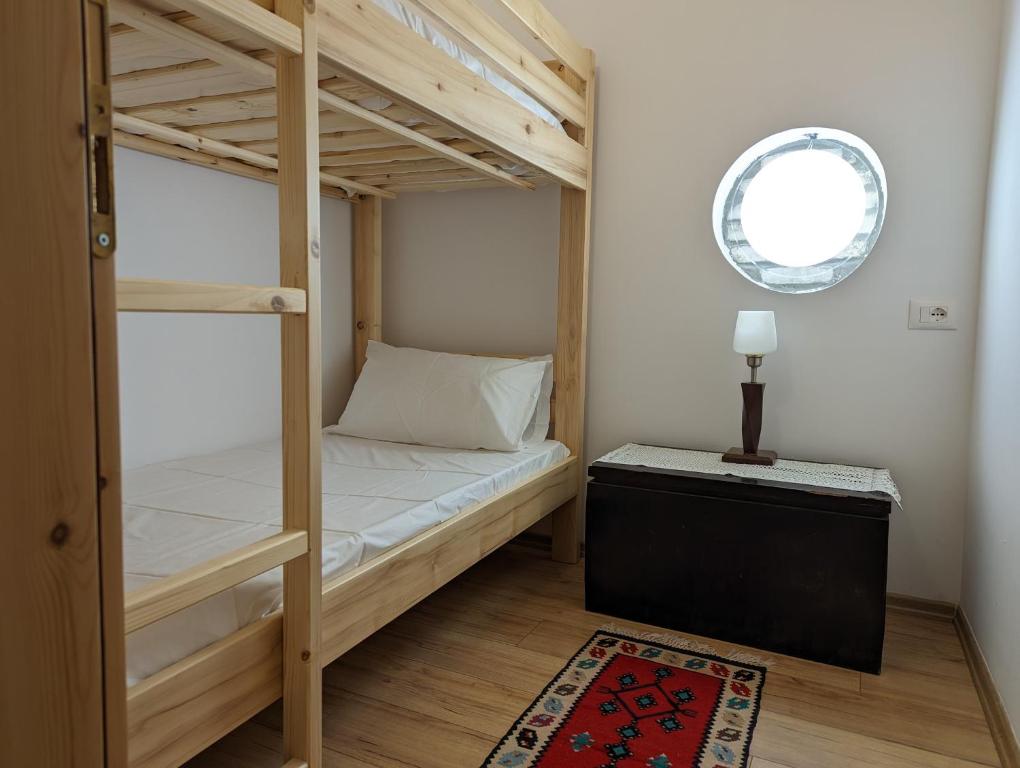Postel nebo postele na pokoji v ubytování Red Goat Hostel