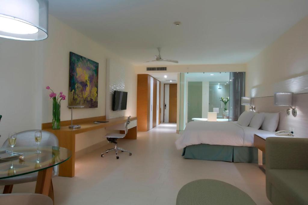 Postel nebo postele na pokoji v ubytování Krystal Grand Puerto Vallarta - All Inclusive