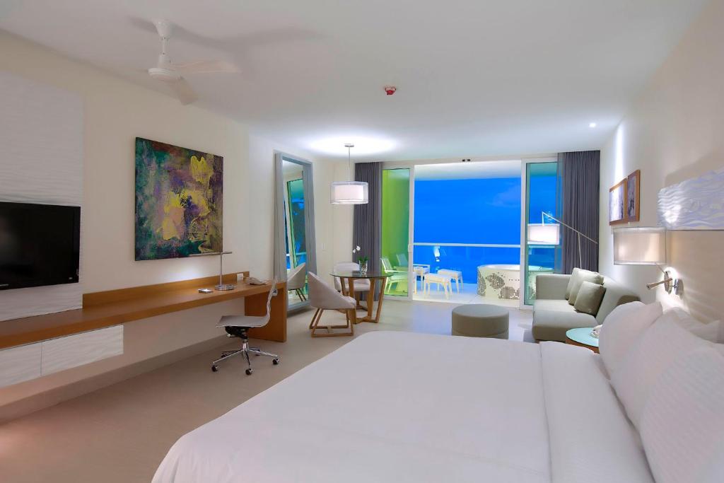 TV a/nebo společenská místnost v ubytování Krystal Grand Puerto Vallarta - All Inclusive