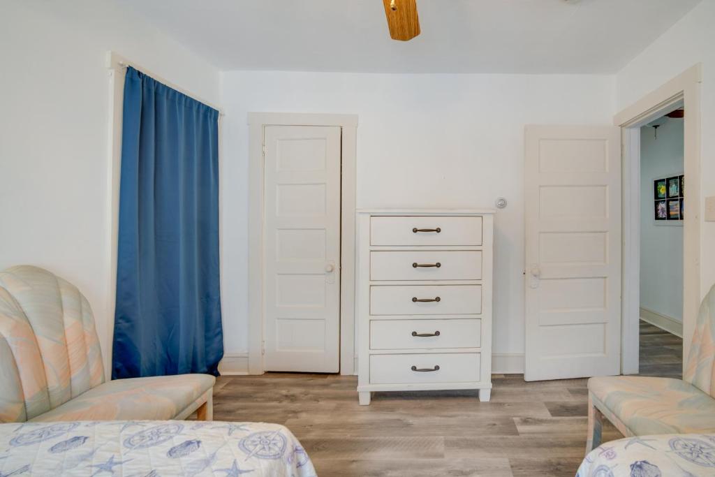 Postel nebo postele na pokoji v ubytování Pet-Friendly Apartment in Wildwood Less Than 1 Mi to Beach