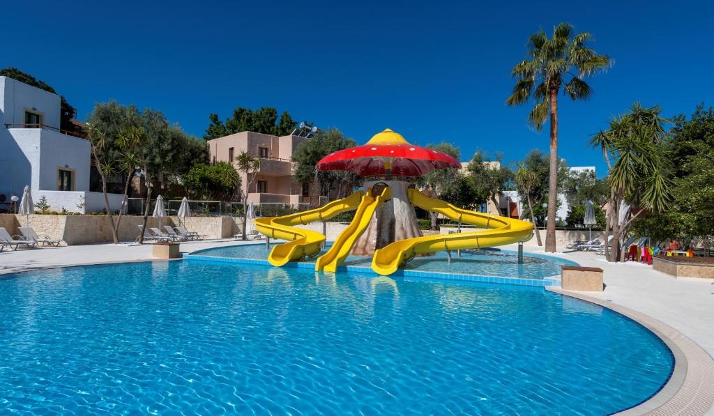 Bazén v ubytování Sirios Village Hotel & Bungalows - All Inclusive nebo v jeho okolí