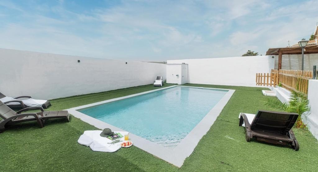 Villas Magnificent villa: 2 private pools, BBQ, garden & parking. 13 per. In Padul en Granada, Andalucía