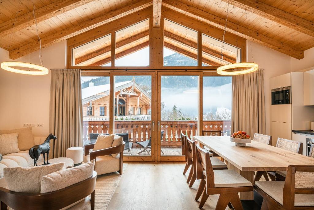 Posezení v ubytování AlpenPura - Chalet mit Sauna und Panoramablick
