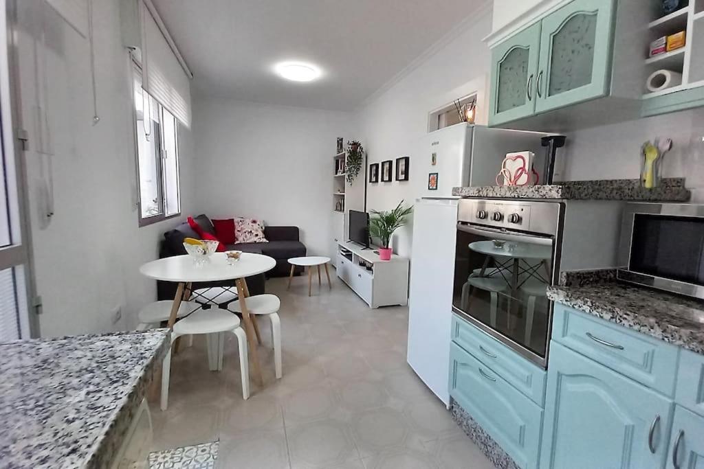 Kuchyňa alebo kuchynka v ubytovaní Dreams - Sueños - Tranquilo con Patio - VUT-PO-006855