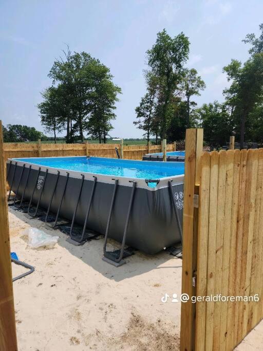 una piscina en construcción junto a una valla de madera en Dagsboro Retreat Beautiful 2 Bed and 1 Bath Villa, en Dagsboro