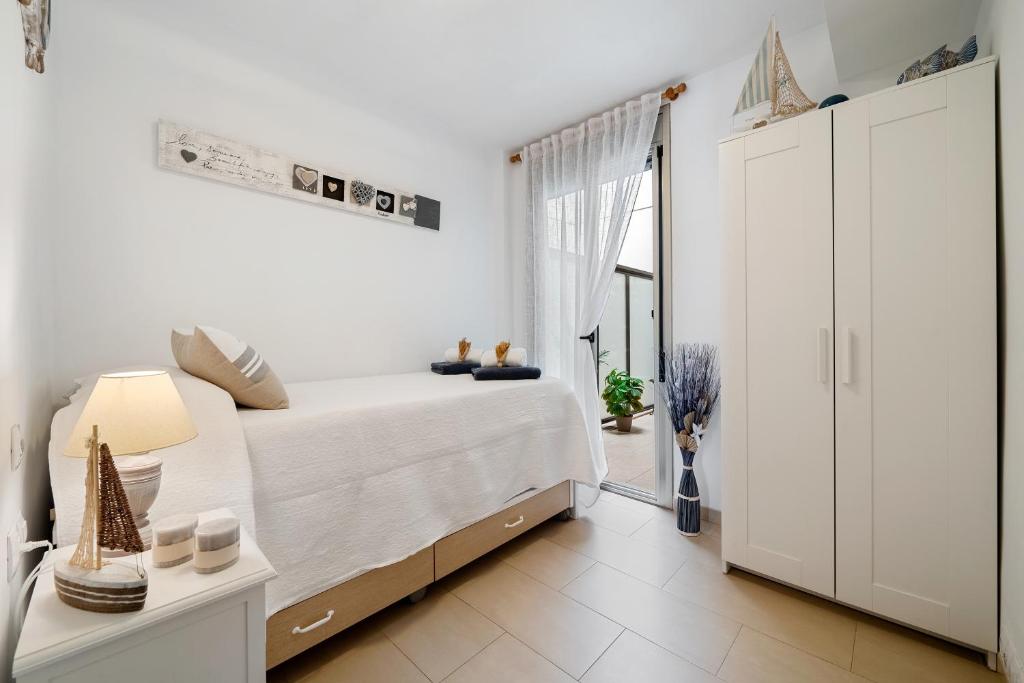 Postel nebo postele na pokoji v ubytování 1ª LÍNEA DE PLAYA. Apartamento: LA CALMA