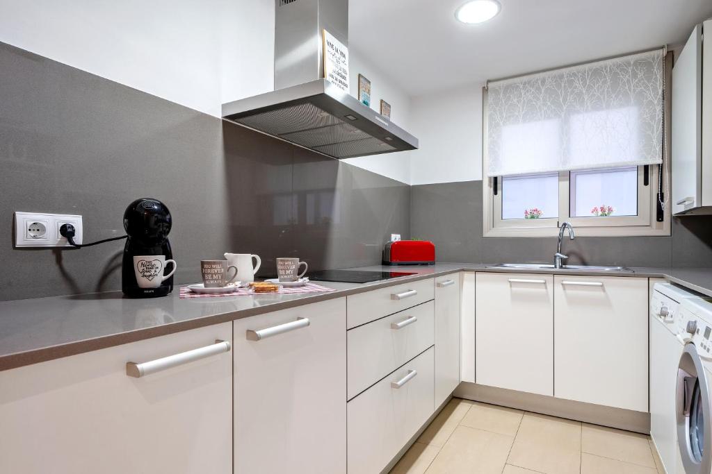 Kuchyň nebo kuchyňský kout v ubytování 1ª LÍNEA DE PLAYA. Apartamento: LA CALMA
