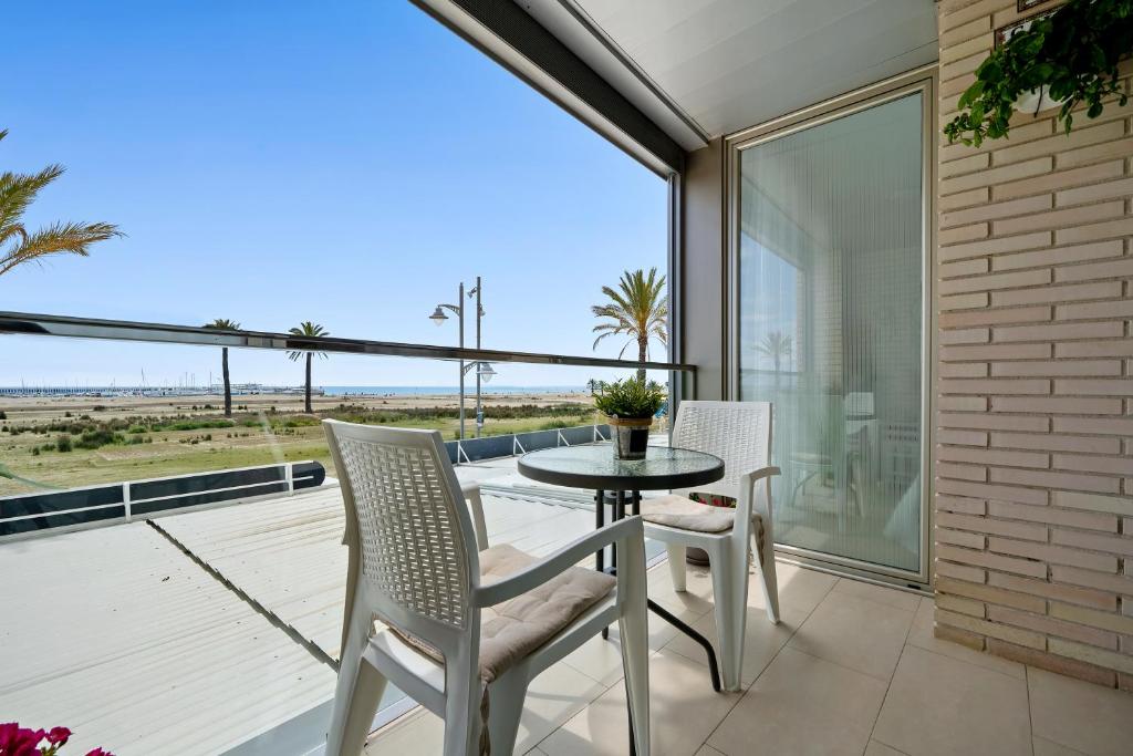 Balkón nebo terasa v ubytování 1ª LÍNEA DE PLAYA. Apartamento: LA CALMA