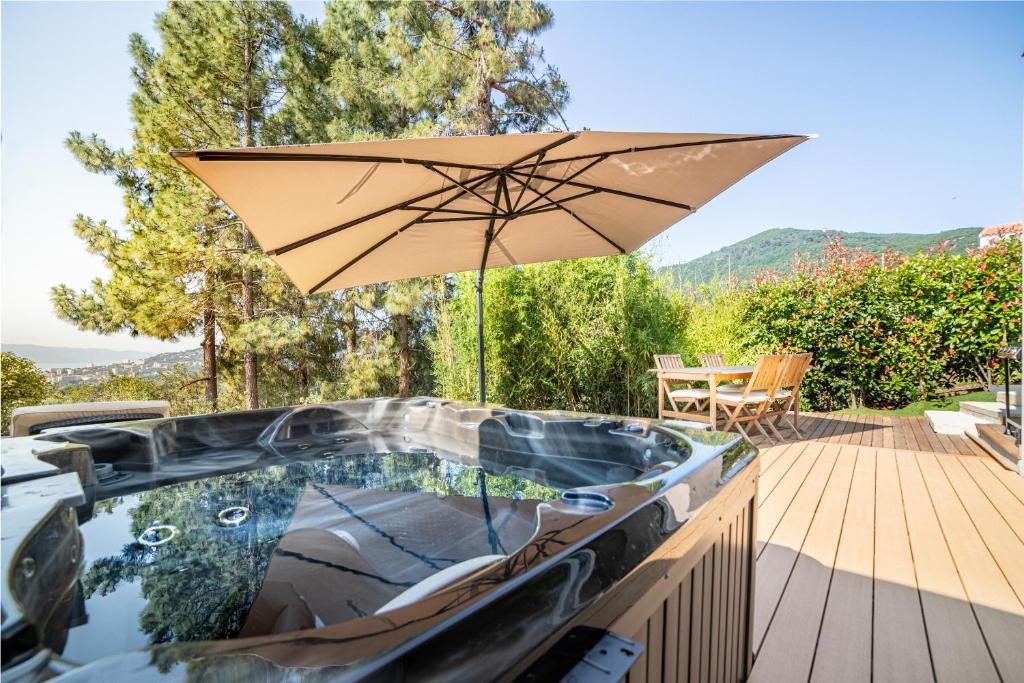 Photo de la galerie de l'établissement CASA LC VILLA 2-3 pers vue mer jacuzzi, à Ajaccio