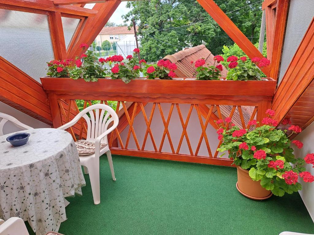 Balkón alebo terasa v ubytovaní EMMA Apartman Harkány