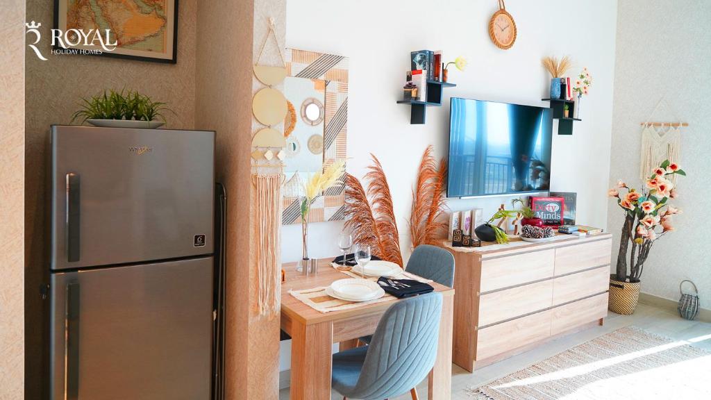 Kuchyň nebo kuchyňský kout v ubytování Yas Island Retreat Boho Chic Studio Apartment with Pool