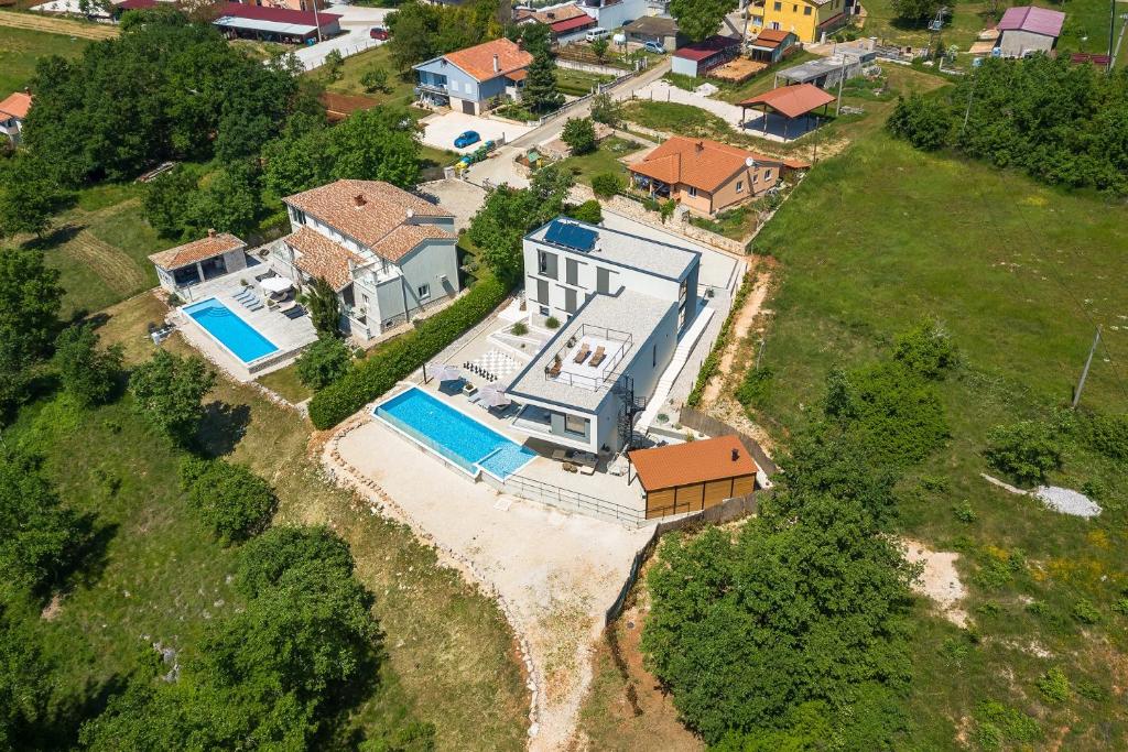 an aerial view of a house with a swimming pool at Complex Barbara in Vižinada