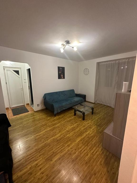 an empty living room with a couch and a table at Apartament Calea Grivitei Podul Grand in Bucharest