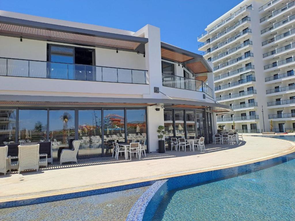 Blue Lagoon Holiday Apartments in Caesar Blue Resort, Lunch till 4 PM