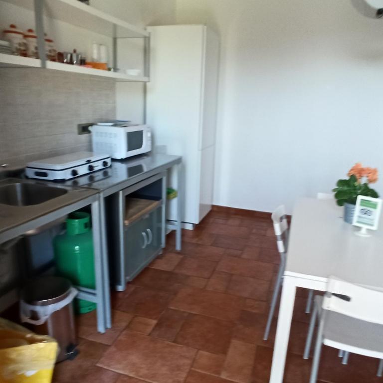Kuchyňa alebo kuchynka v ubytovaní La Circumetnea Home