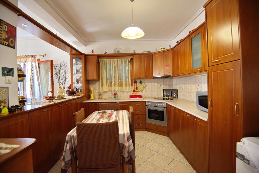 A kitchen or kitchenette at Magdas house