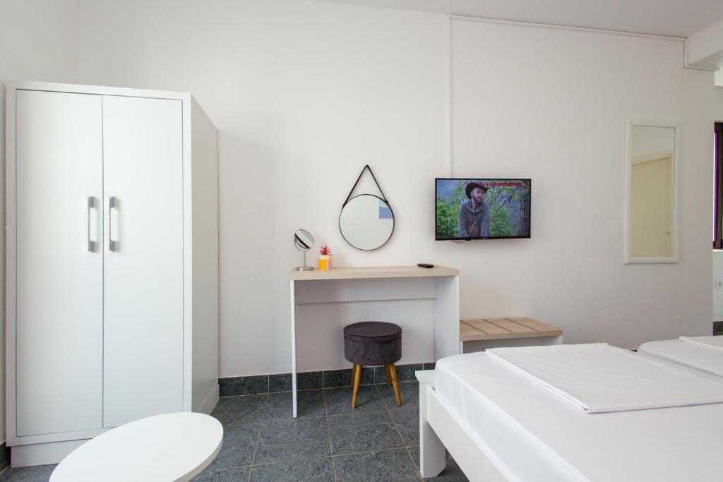 Una cama o camas en una habitación de Barba Rooms