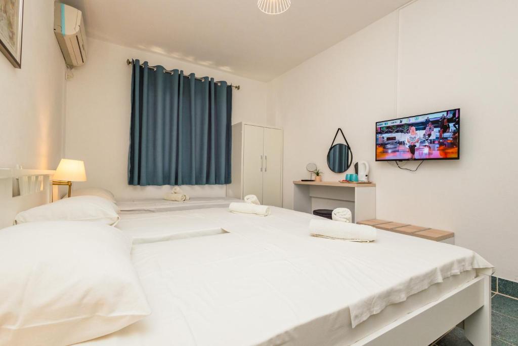 Una cama o camas en una habitación de Barba Rooms