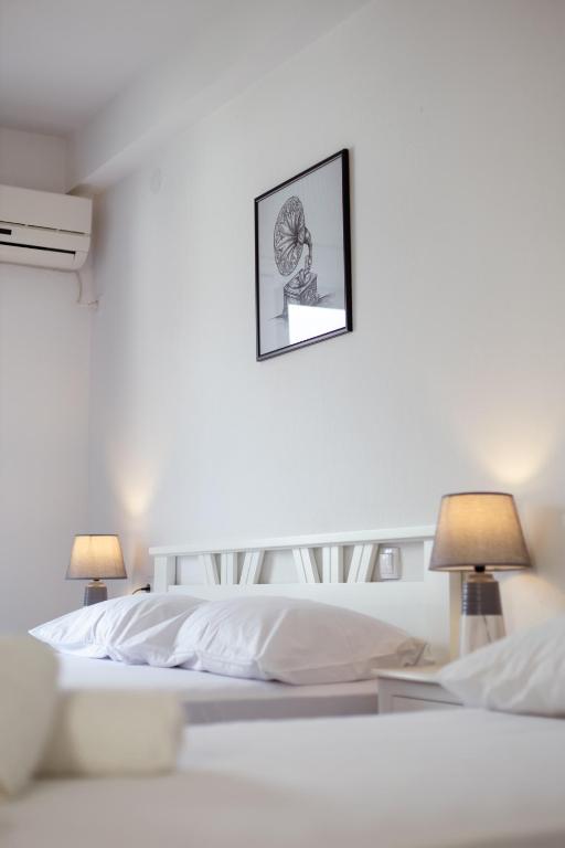 Una cama o camas en una habitación de Barba Rooms