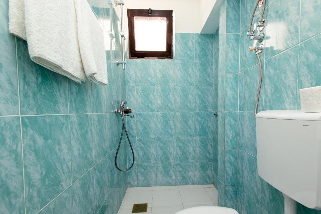 Un baño de Barba Rooms