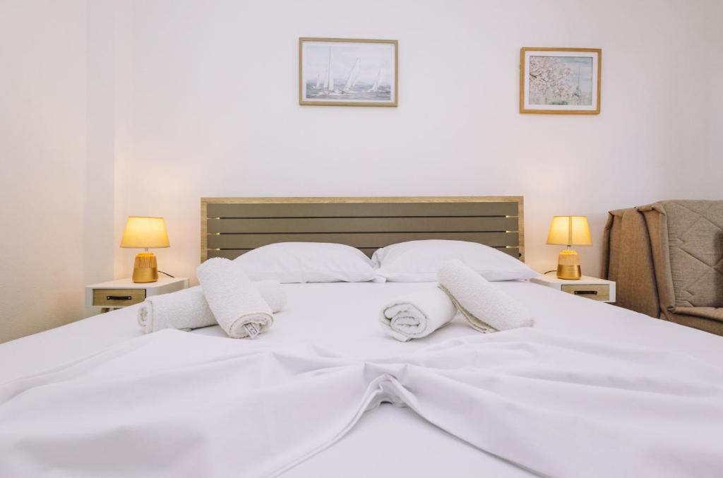 Una cama o camas en una habitación de Barba Rooms