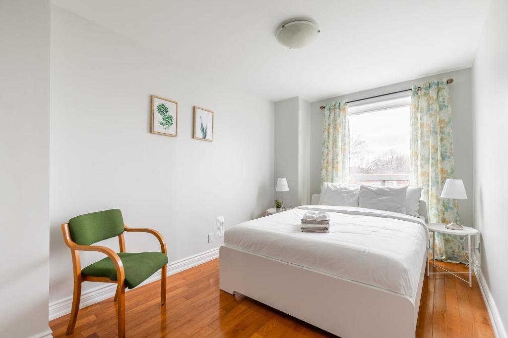 Apartment 3BR Stylish Triplex Apt Near Trinity Bellwoods, Toronto