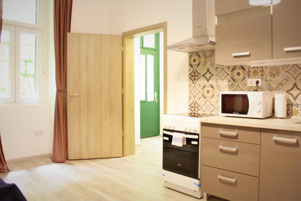 Kuchyňa alebo kuchynka v ubytovaní Casina di Tea Budapest