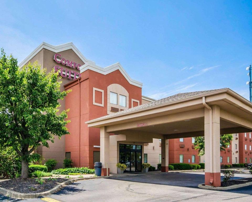 a rendering of the front of a hotel at Comfort Suites Louisville East in Douglass Hills