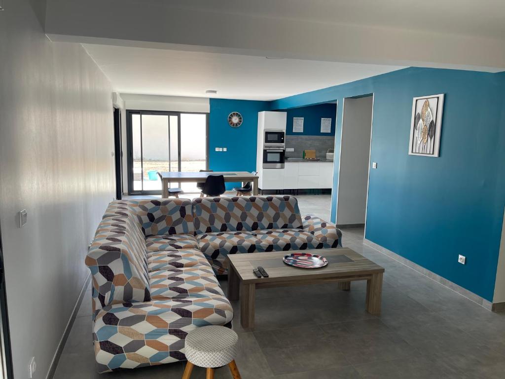 a living room with a couch and a table at La résidence du Franc Palais 2 in Joue-les-Tours