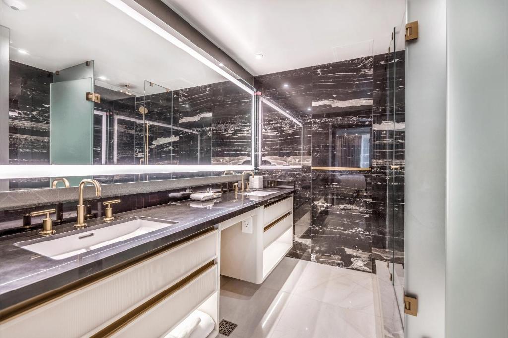 AZUR Legacy Collection Hotel - Resim 23